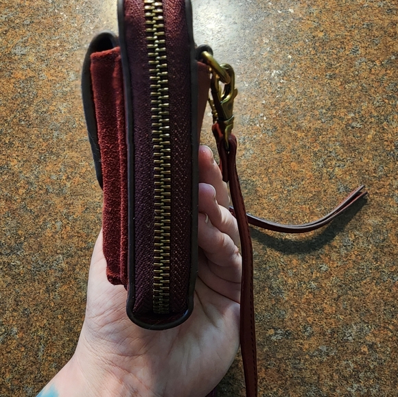 Fossil brand Burgandy Crossbody Wallet - Picture 4 of 8